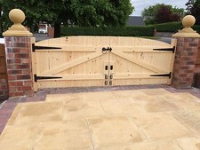 WOODEN DRIVEWAY GATES! 4FT
