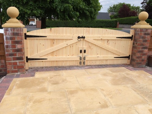 Wooden driveway gates 4ft - driveway,