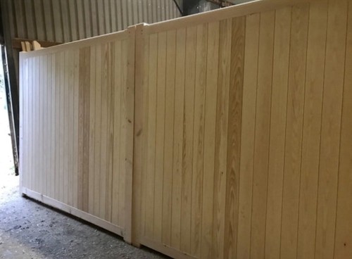 Wooden driveway gates - flat, top