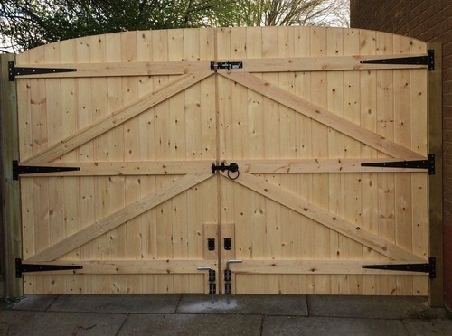Wooden driveway gates - driveway, t&g
