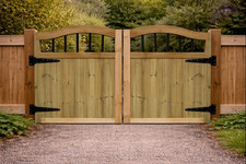 Wooden Driveway Gates – Swan