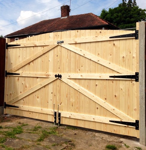 Wooden driveway gates 6ft 6 - 6ft, 6"